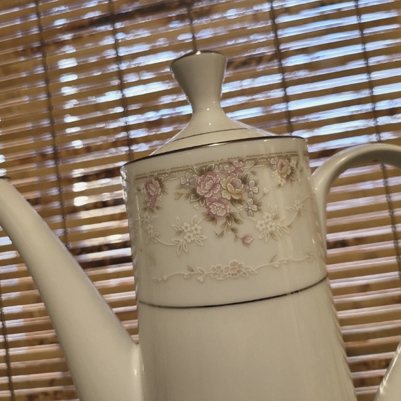 Royal Prestige Chelsea Lidded Coffee/Tea Pot #4212 - Picture 3 of 7